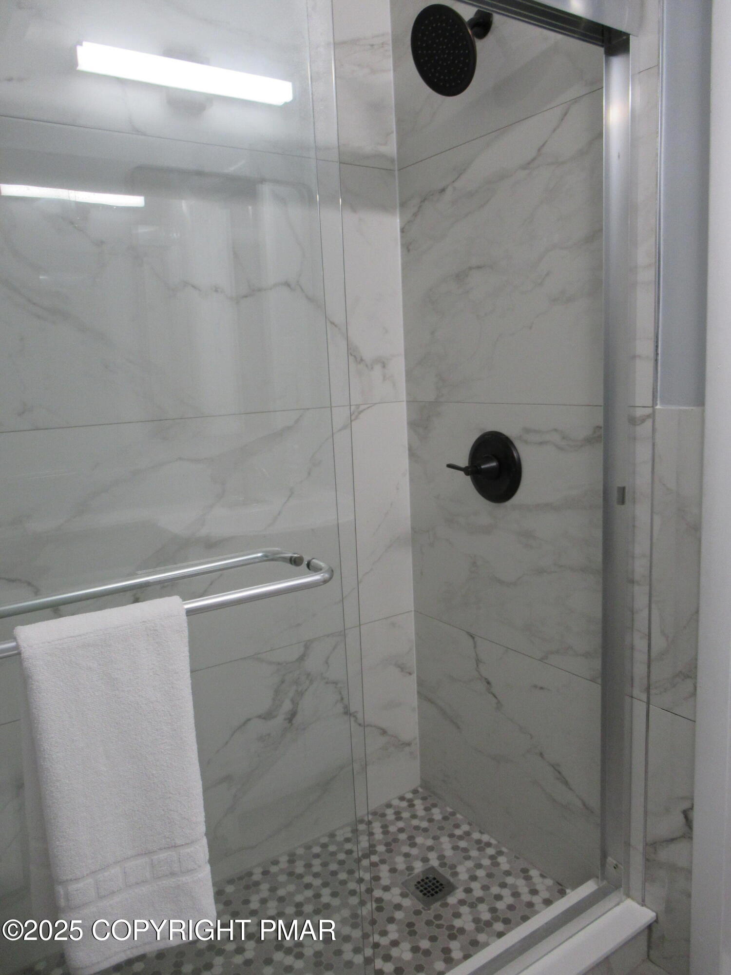 11 Maplewood Road Lake Harmony, PA 18624 - Photo 17 of 44 Full Bathroom 1