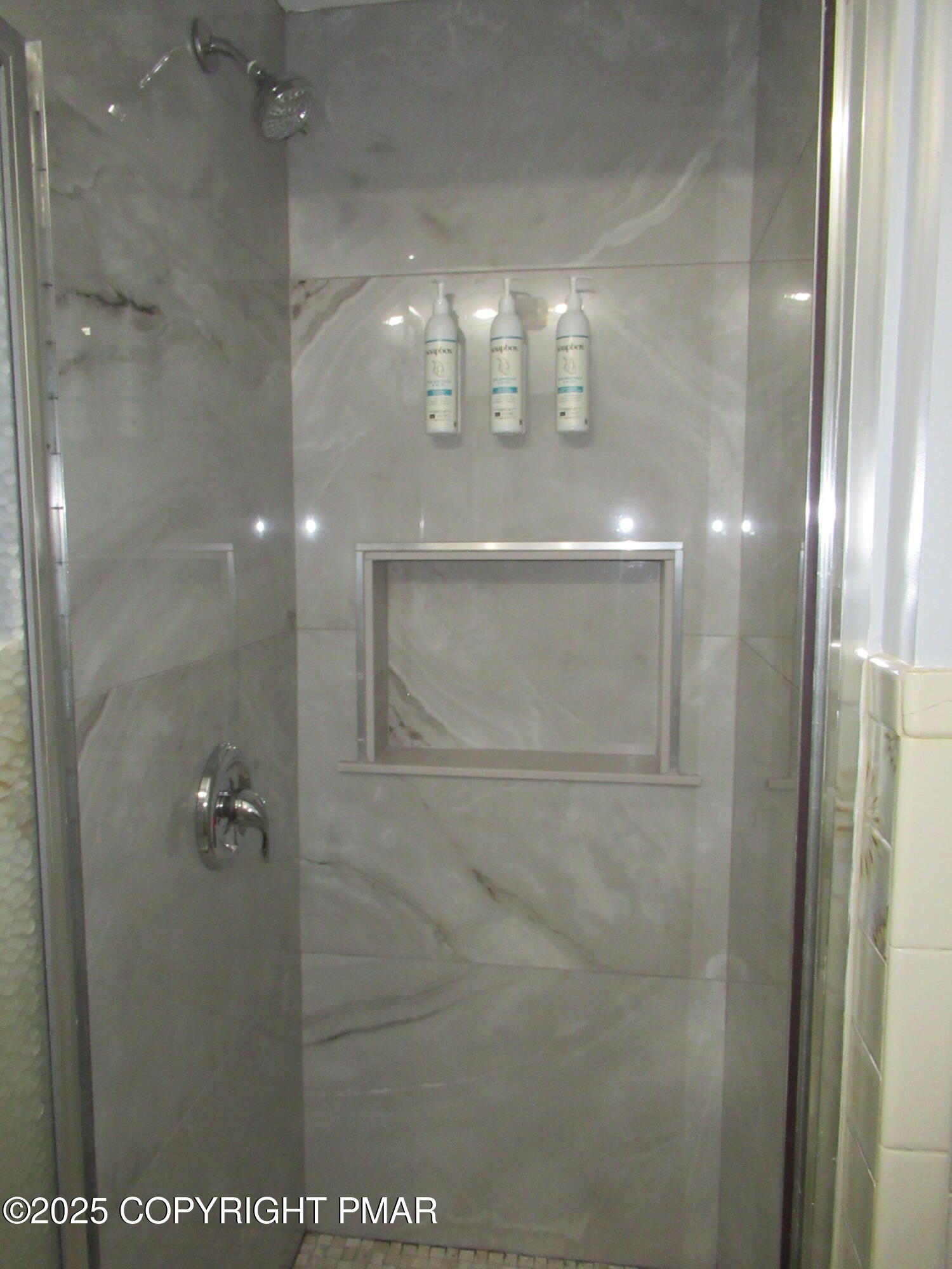 11 Maplewood Road Lake Harmony, PA 18624 - Photo 27 of 44 Full Bathroom 2