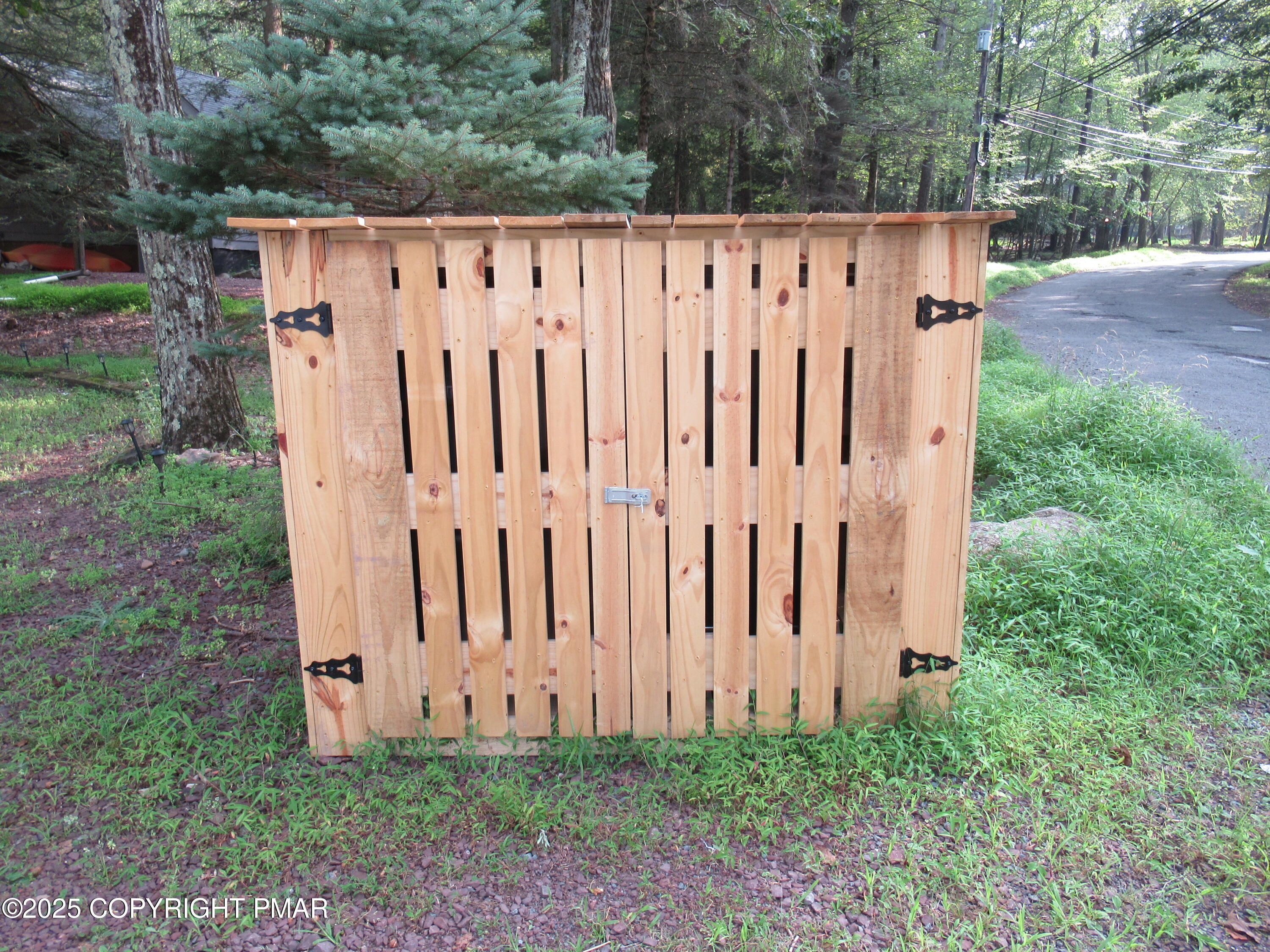 11 Maplewood Road Lake Harmony, PA 18624 - Photo 31 of 44 a view of a wooden fence with a fence