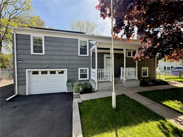 $539,000 | 770 Metacom Avenue, Bristol, RI 02809