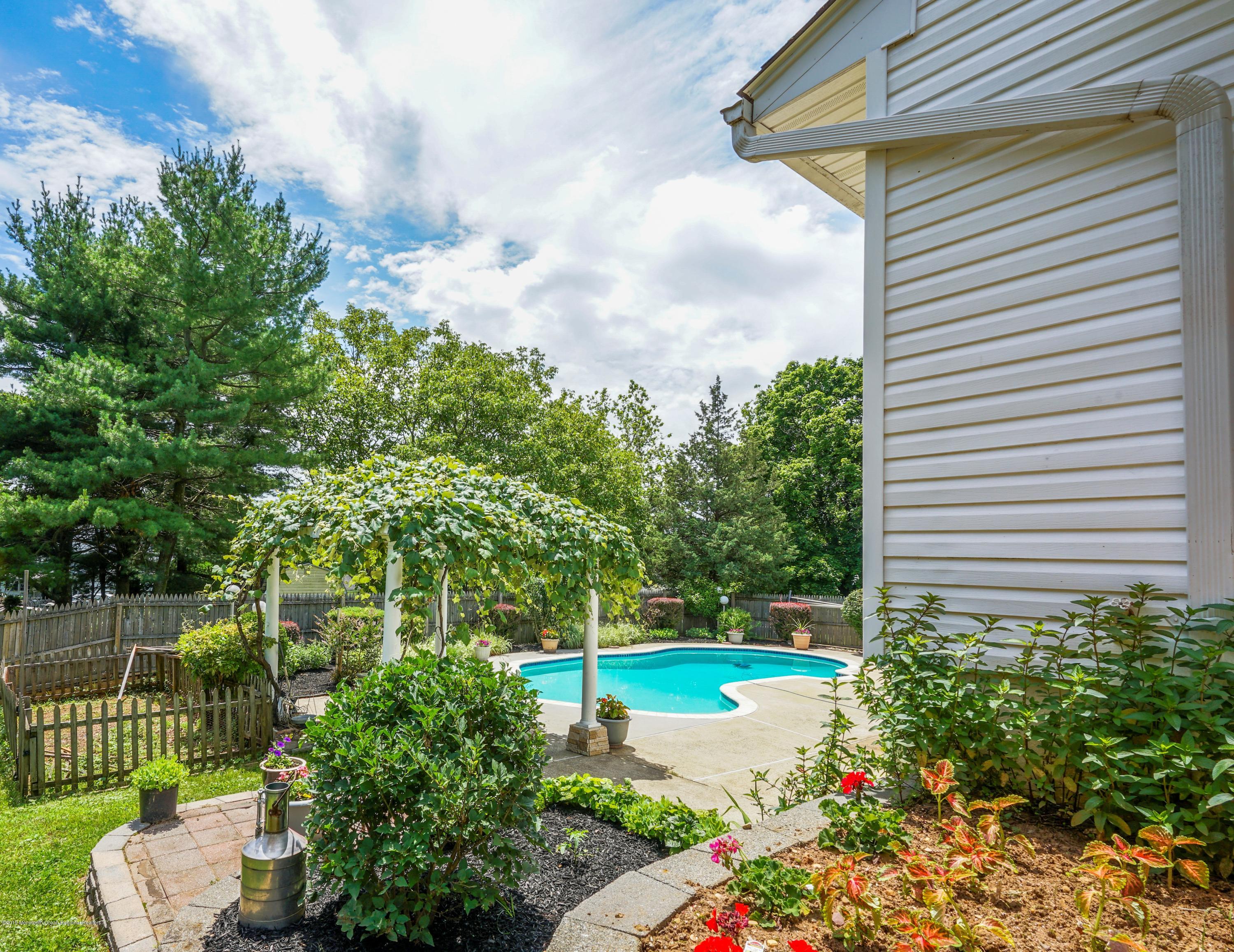 324 Bennington Road Freehold, NJ 07728 - Photo 8 of 46 DSC06532