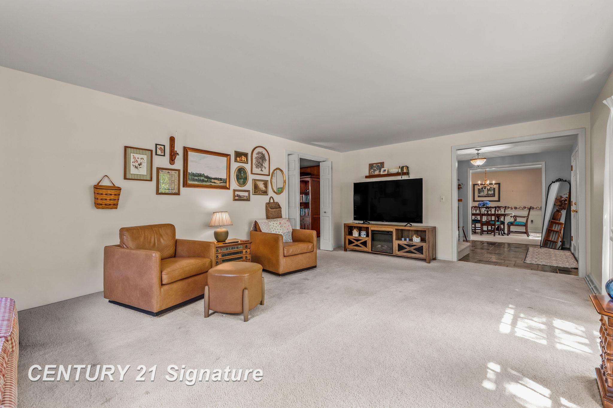 358 Somerset Road Saginaw, MI 48638 - Photo 11 of 46