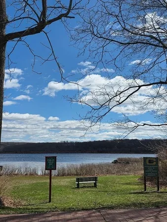 $2,100 | 511 Main Street, Unit 1, Somerset, MA 02726