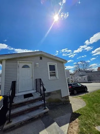 $1,400 | 511 Main Street, Unit 1R, Somerset, MA 02726