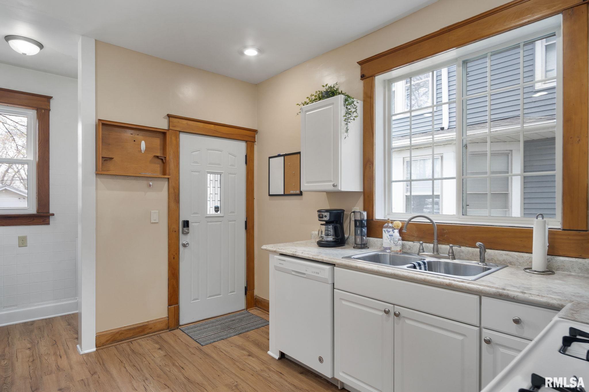 2208 Ripley Street Davenport, IA 52803 - Photo 5 of 36 Gallery Image 5