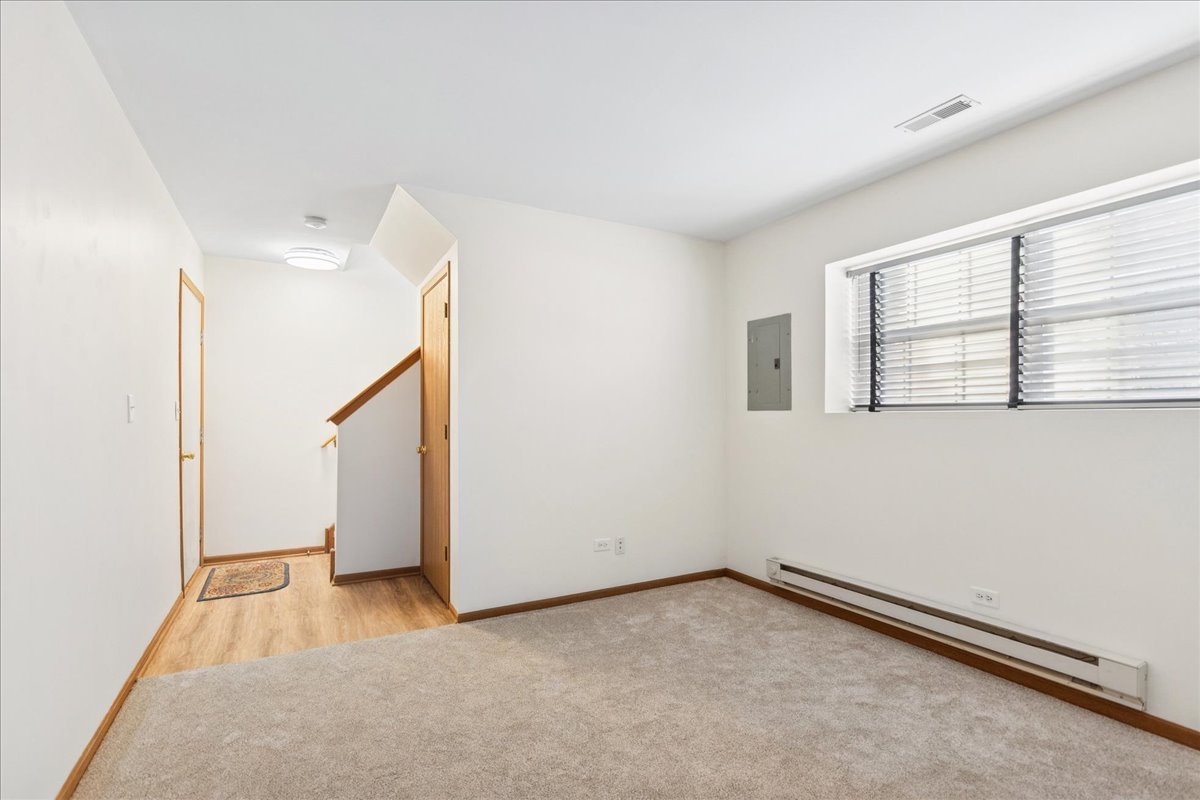 17440 Yakima Drive Lockport, IL 60441 - Photo 18 of 20 an empty room with a window