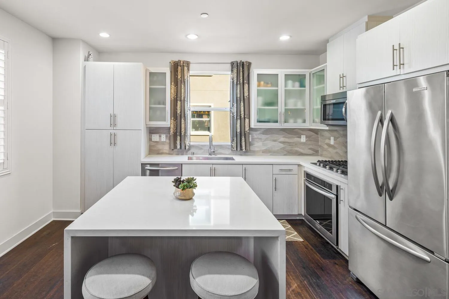 7845 Modern Oasis Drive San Diego, CA 92108 - Photo 14 of 39 a kitchen with a sink a refrigerator and a sink
