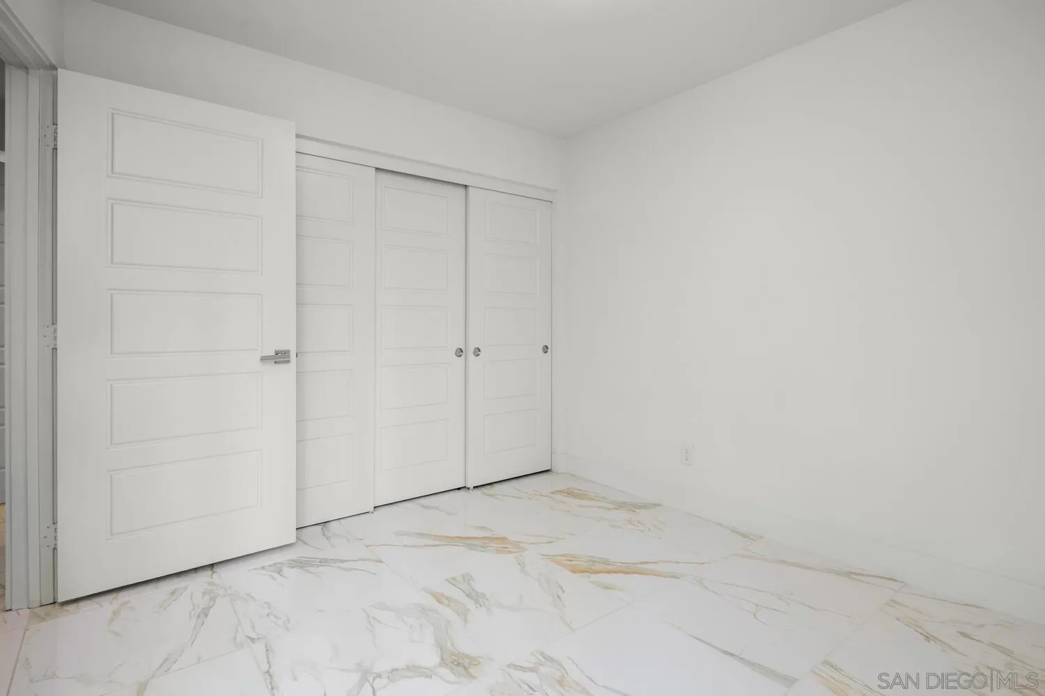 7845 Modern Oasis Drive San Diego, CA 92108 - Photo 8 of 39 a view of an empty room