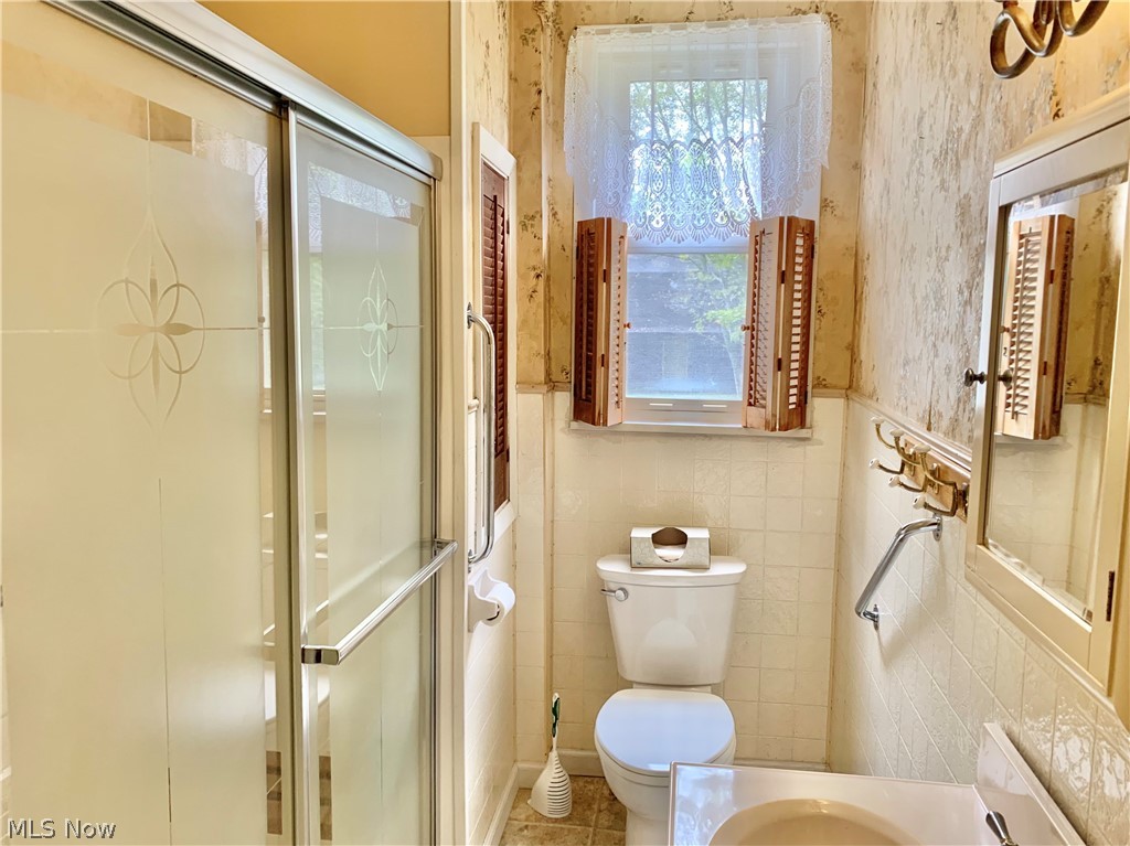 9198 Tallmadge Road Diamond, OH 44412 - Photo 21 of 35 First floor full bath