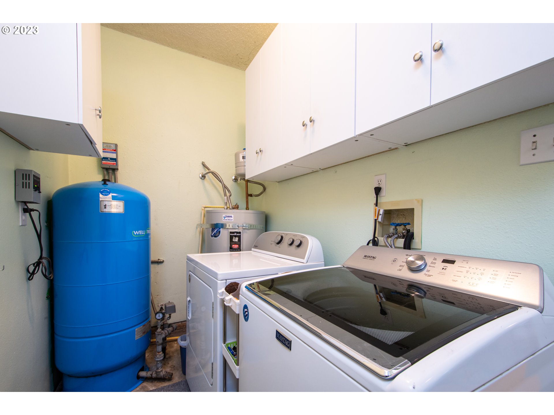 30400 Northeast Healy Road Amboy, WA 98601 - Photo 19 of 48 a bathroom with a sink and a mirror