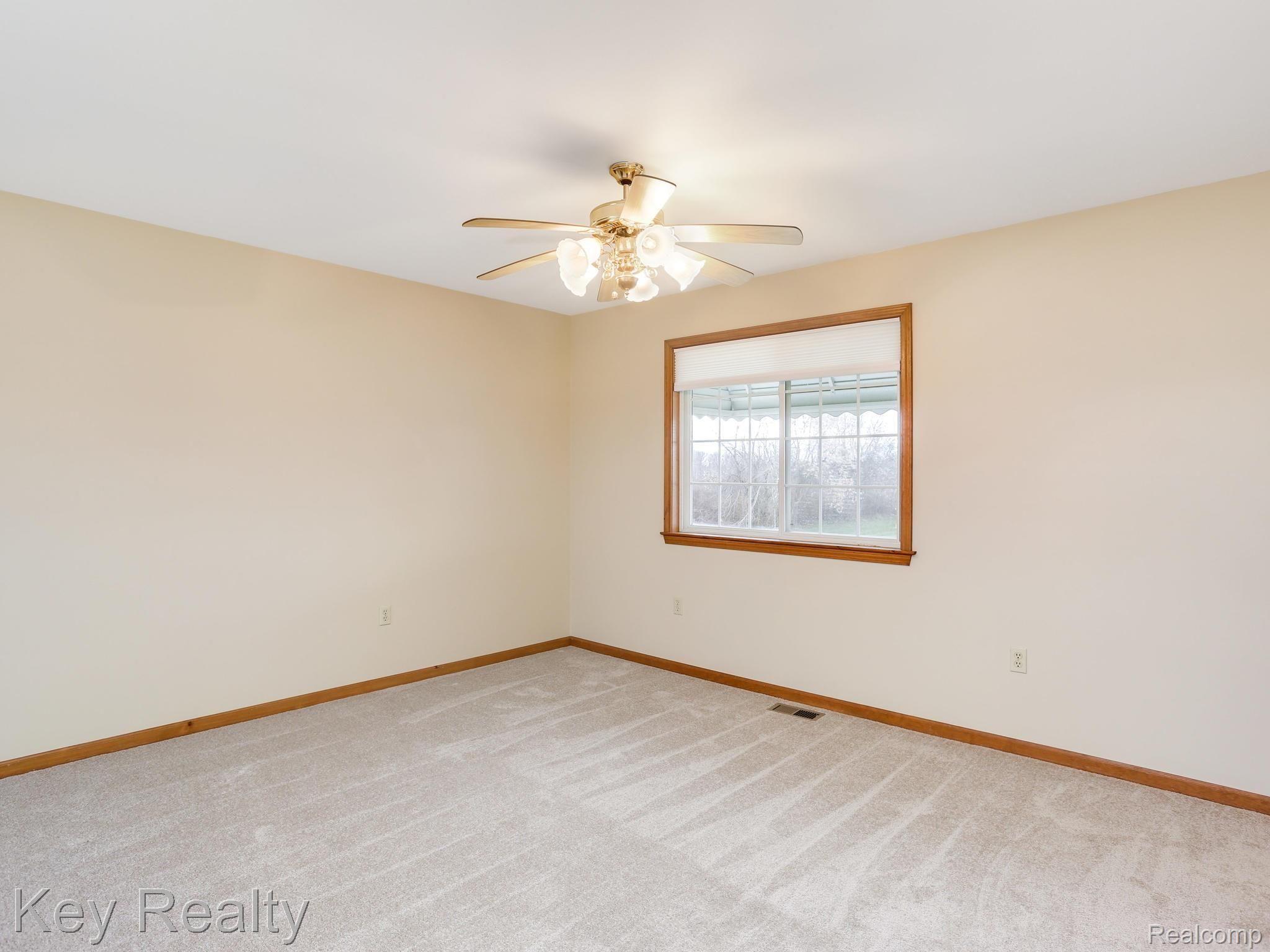 4048 Morrish Road Swartz Creek, MI 48473 - Photo 14 of 40 Upper level formal dining area separate from eat-in kitchen area.