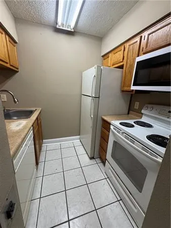 $975 | 4218 Hessmer Avenue, Unit 115, Metairie, LA 70002