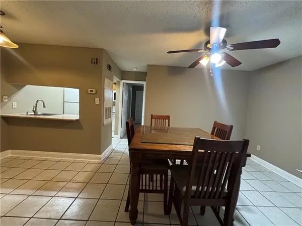 $975 | 4218 Hessmer Avenue, Unit 115, Metairie, LA 70002