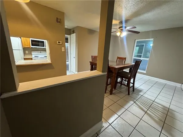 $975 | 4218 Hessmer Avenue, Unit 115, Metairie, LA 70002