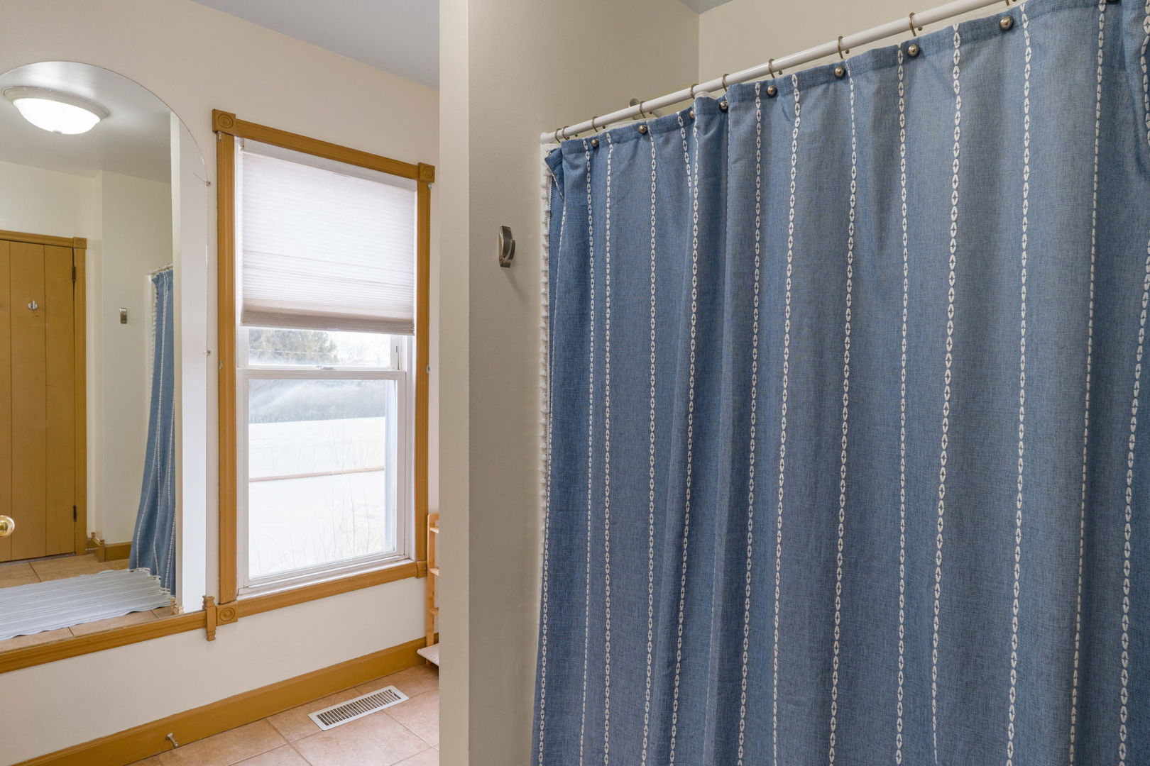 12596 East 200th Street Orion, IL 61273 - Photo 8 of 27 a view of a closet