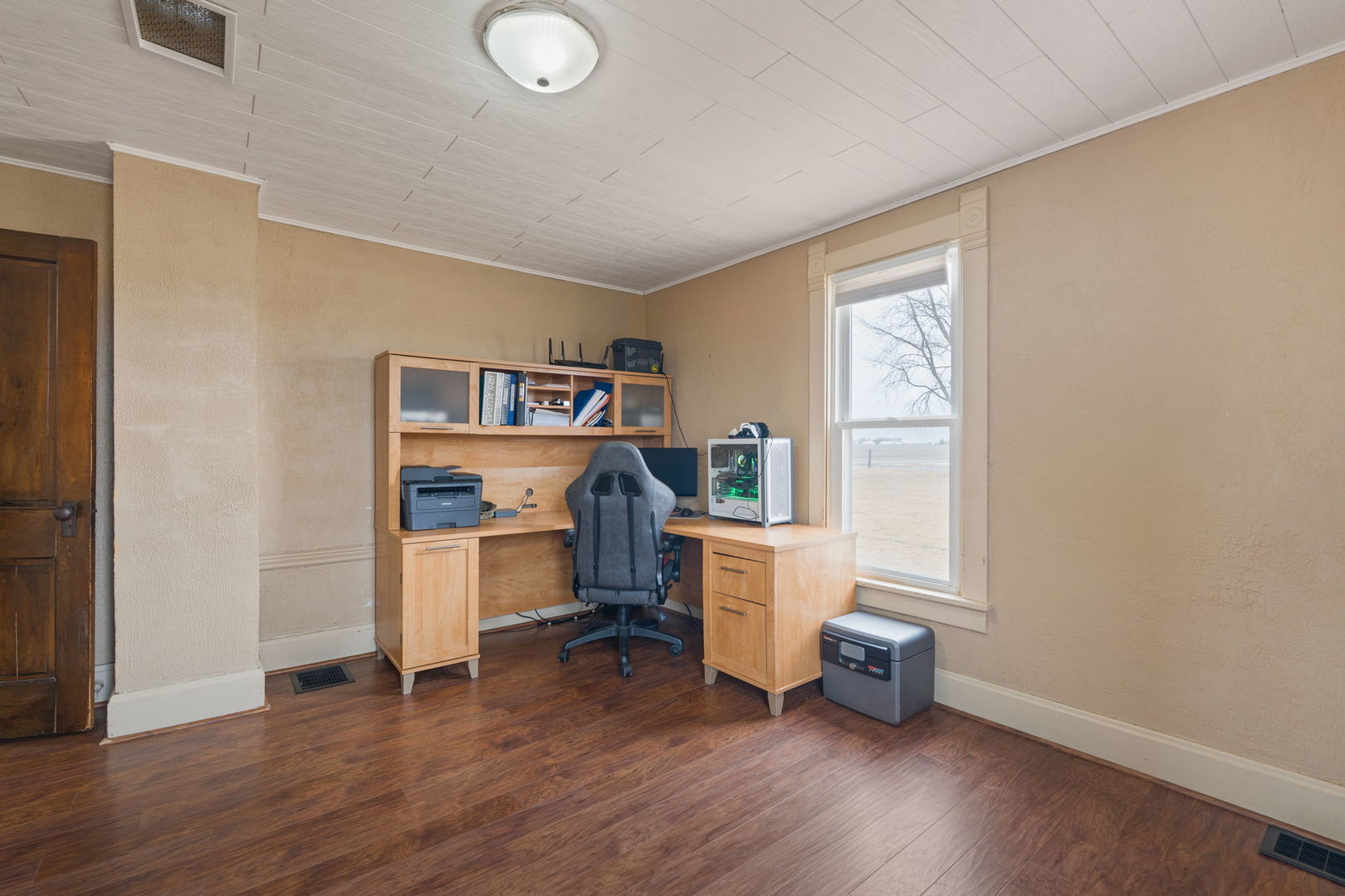 12596 East 200th Street Orion, IL 61273 - Photo 10 of 27 a room with chair and a window