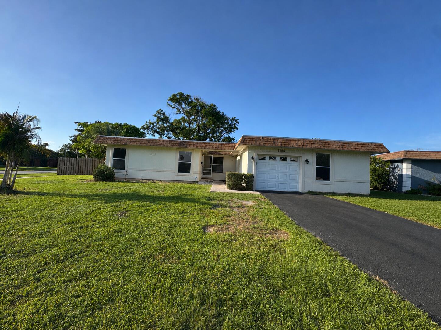 7816 Northwest 70th Terrace Tamarac, FL 33321 - Photo 3 of 37 5EB4ADCB-D07F-40C0-BA6E-894B6C78602A