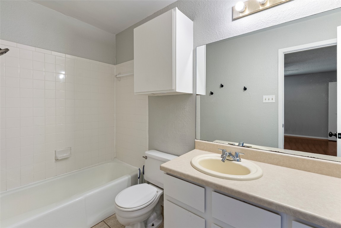 14433 Robert I Walker Boulevard Austin, TX 78728 - Photo 11 of 15 Full bath featuring a textured wall, vanity, and tub / shower combination