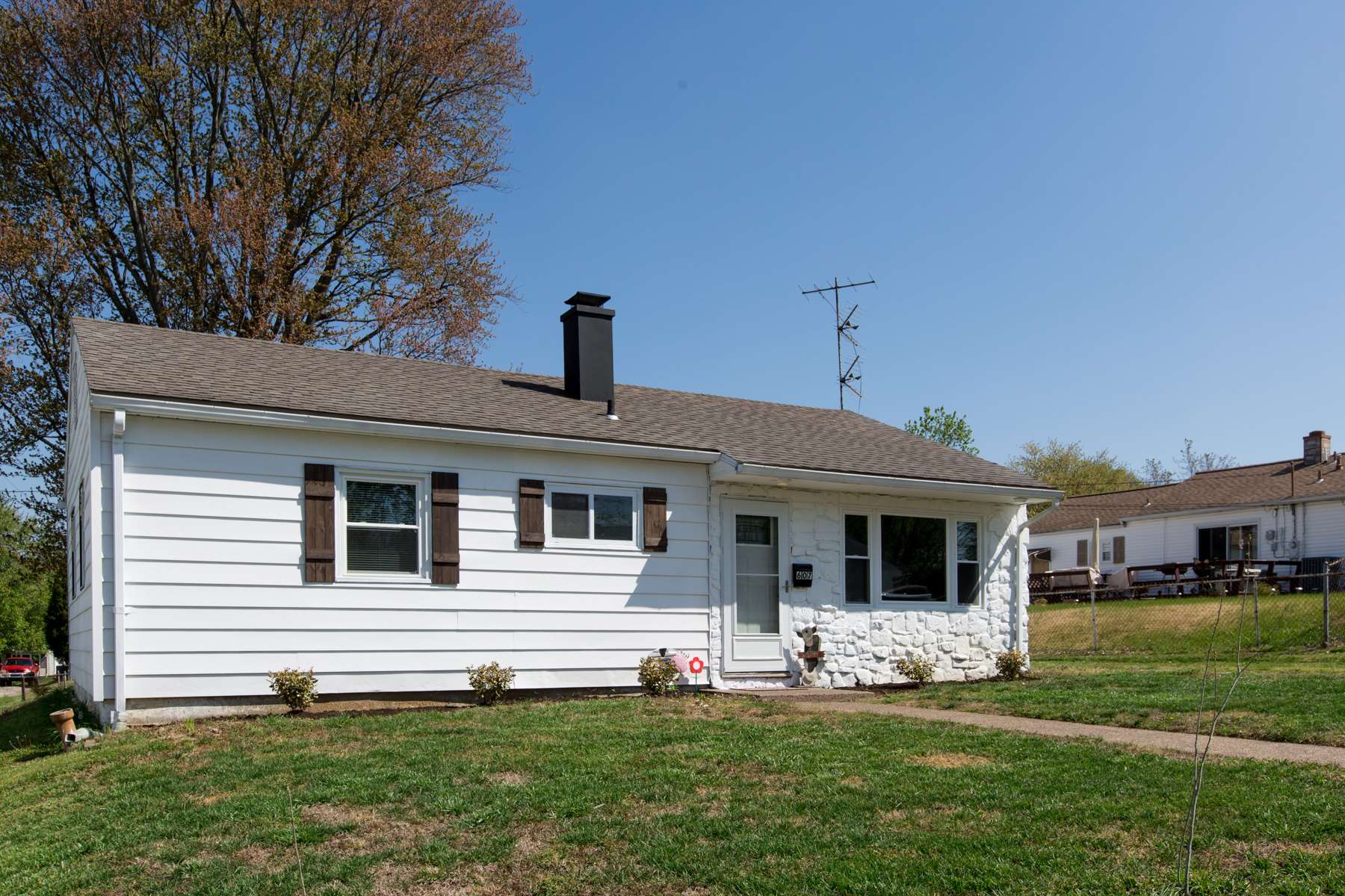 607 Bryan Road Evansville, IN 47710 - Photo 2 of 27 Gallery Image 2