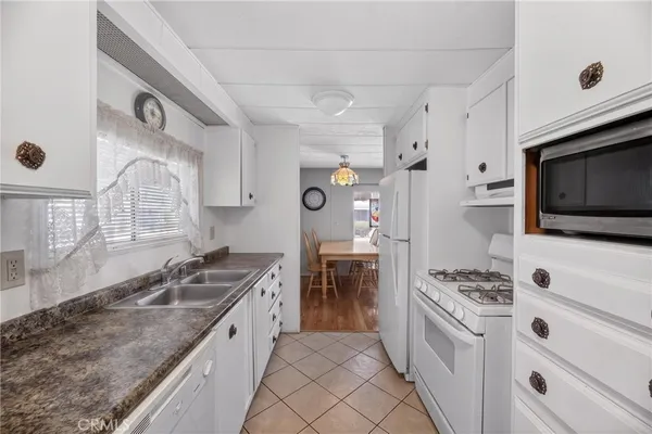 $45,000 | 332 North Lyon Avenue, Unit 7, Hemet, CA 92543