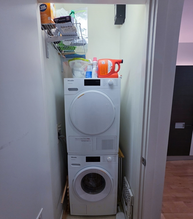 346-354 Congress Street, Unit 505 Boston, MA 02210 - Photo 13 of 14 a utility room with dryer and washer