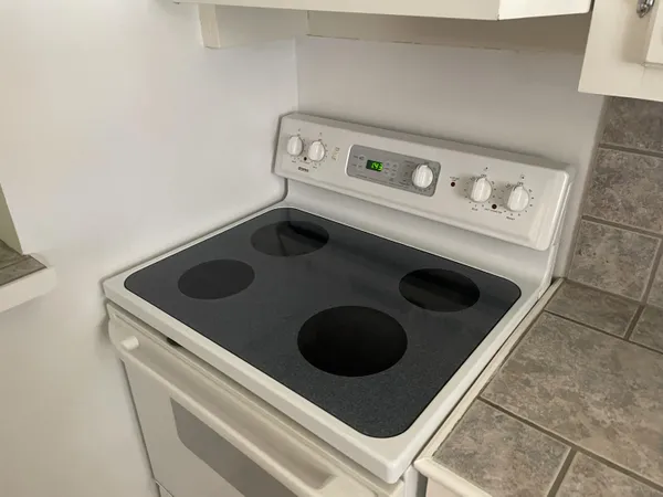 $1,400 | 705 Lori Drive, Unit 315, Palm Springs, FL 33461