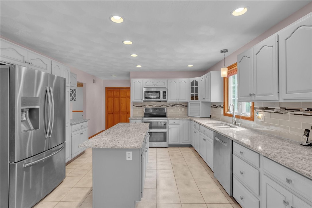 31 Estate Drive Exeter, RI 02822 - Photo 14 of 45