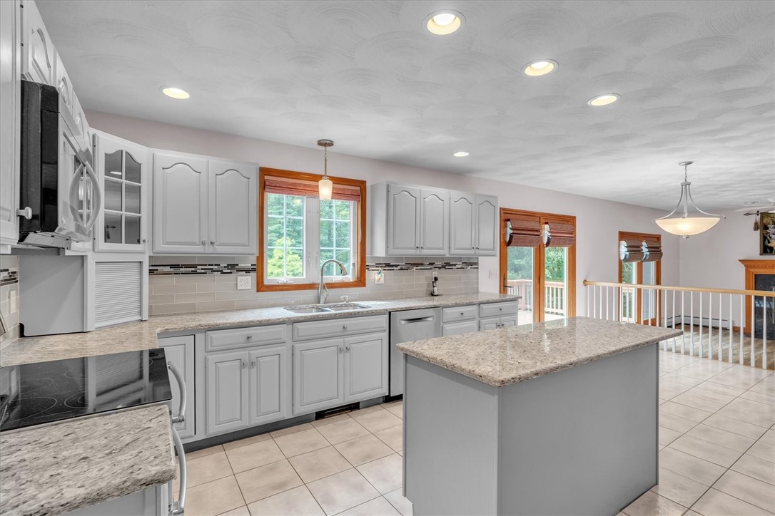 31 Estate Drive Exeter, RI 02822 - Photo 15 of 45