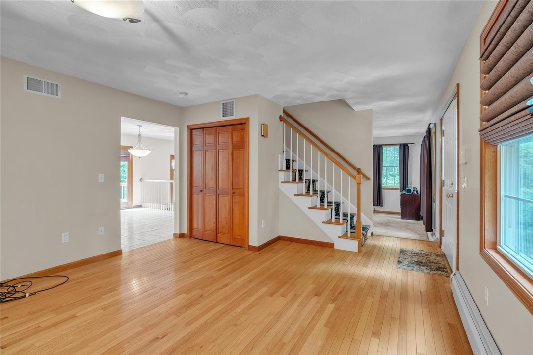 31 Estate Drive Exeter, RI 02822 - Photo 4 of 45