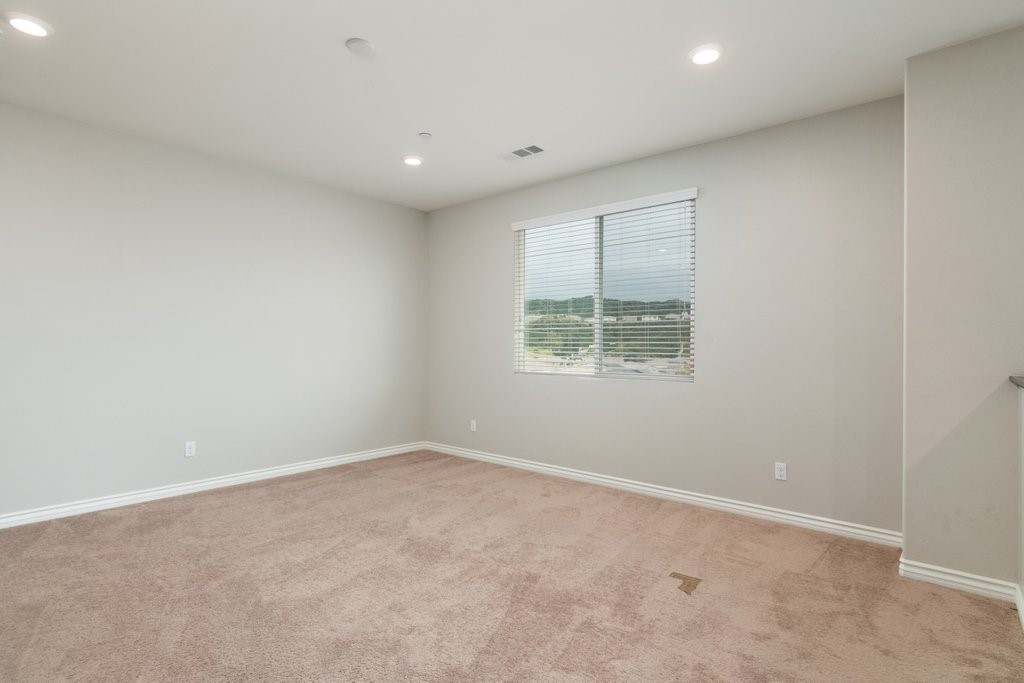 45522 Zander Court Temecula, CA 92592 - Photo 22 of 58 an empty room with windows