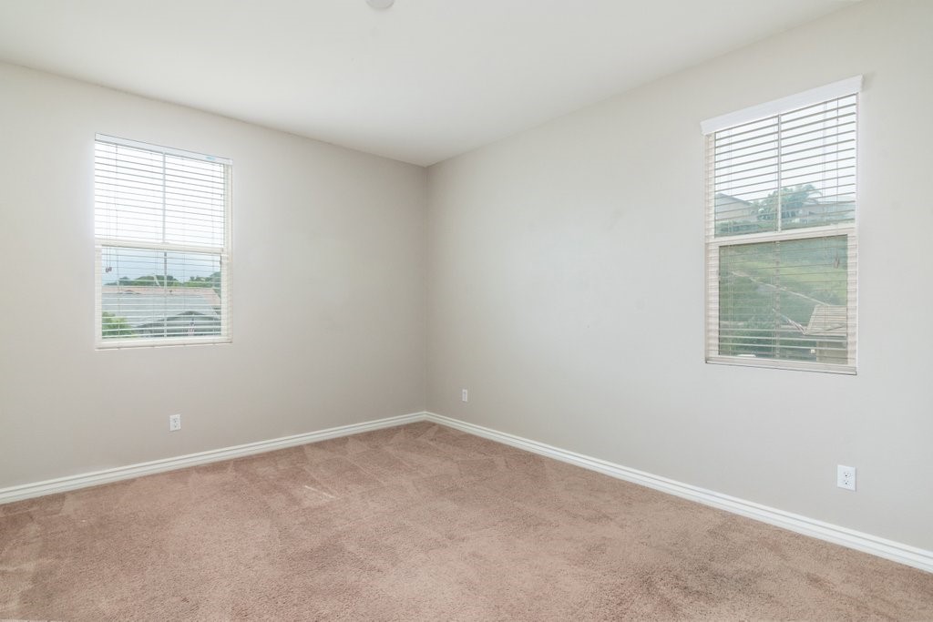 45522 Zander Court Temecula, CA 92592 - Photo 25 of 58 an empty room with windows
