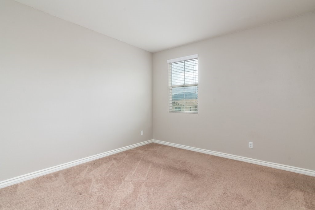 45522 Zander Court Temecula, CA 92592 - Photo 27 of 58 an empty room with a window