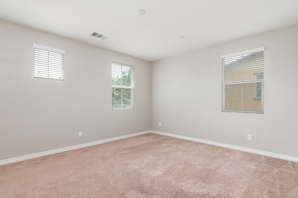 45522 Zander Court Temecula, CA 92592 - Photo 37 of 58 an empty room with windows