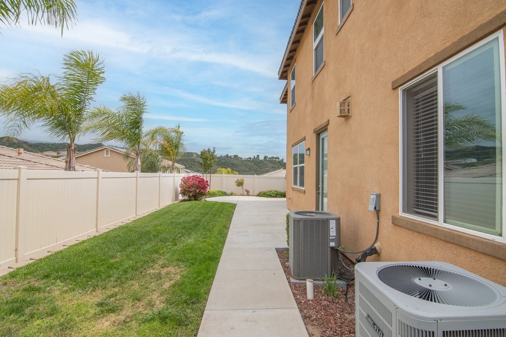 45522 Zander Court Temecula, CA 92592 - Photo 47 of 58 a front view of a house with garden