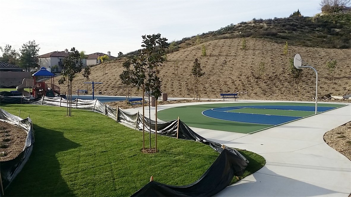 45522 Zander Court Temecula, CA 92592 - Photo 56 of 58 a view of a swimming pool with a yard