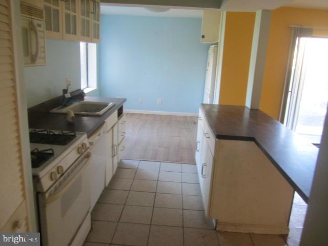 11206 Cherry Hill Road, Unit T2 Beltsville, MD 20705 - Photo 11 of 20 Kitchen