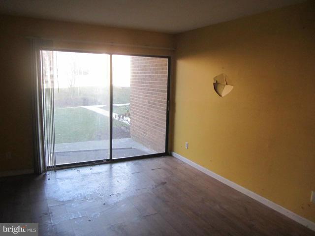 11206 Cherry Hill Road, Unit T2 Beltsville, MD 20705 - Photo 6 of 20 Living Room