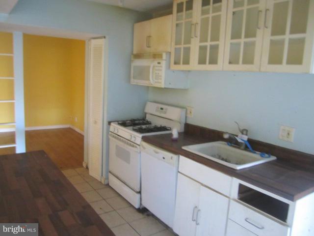 11206 Cherry Hill Road, Unit T2 Beltsville, MD 20705 - Photo 10 of 20 Kitchen