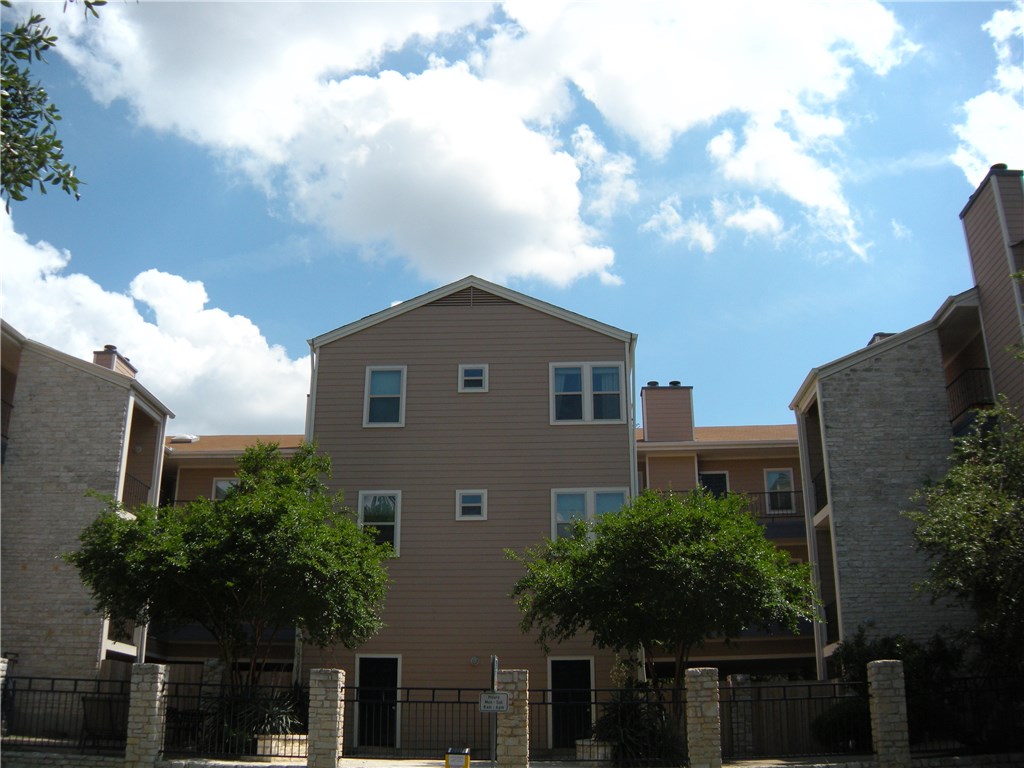 2414 Longview Street, Unit 305 Austin, TX 78705 - Photo 2 of 13
