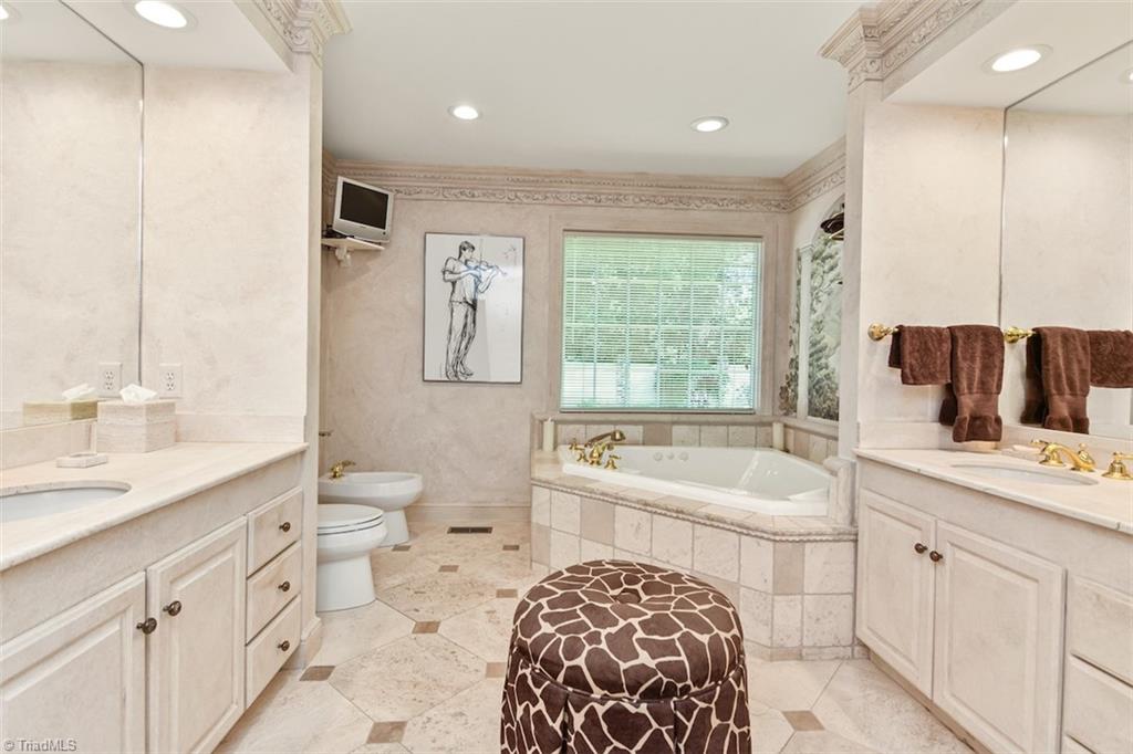 3021 Country Club Road Winston-Salem, NC 27104 - Photo 27 of 40 Gallery Image 27
