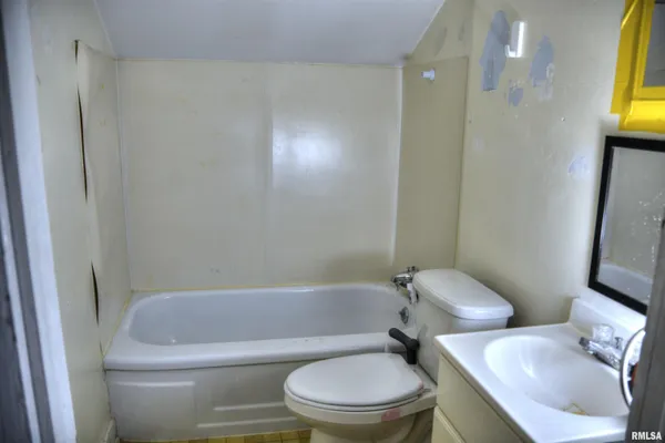 $82,500 | 521 South Johnson Street, Macomb, IL 61455