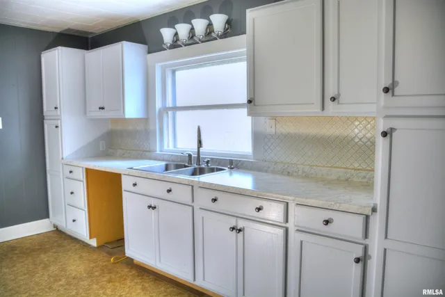 $84,900 | 521 South Johnson Street, Macomb, IL 61455