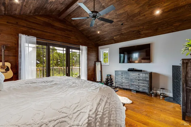 a en suite bathroom with a sink vanity and a mirror