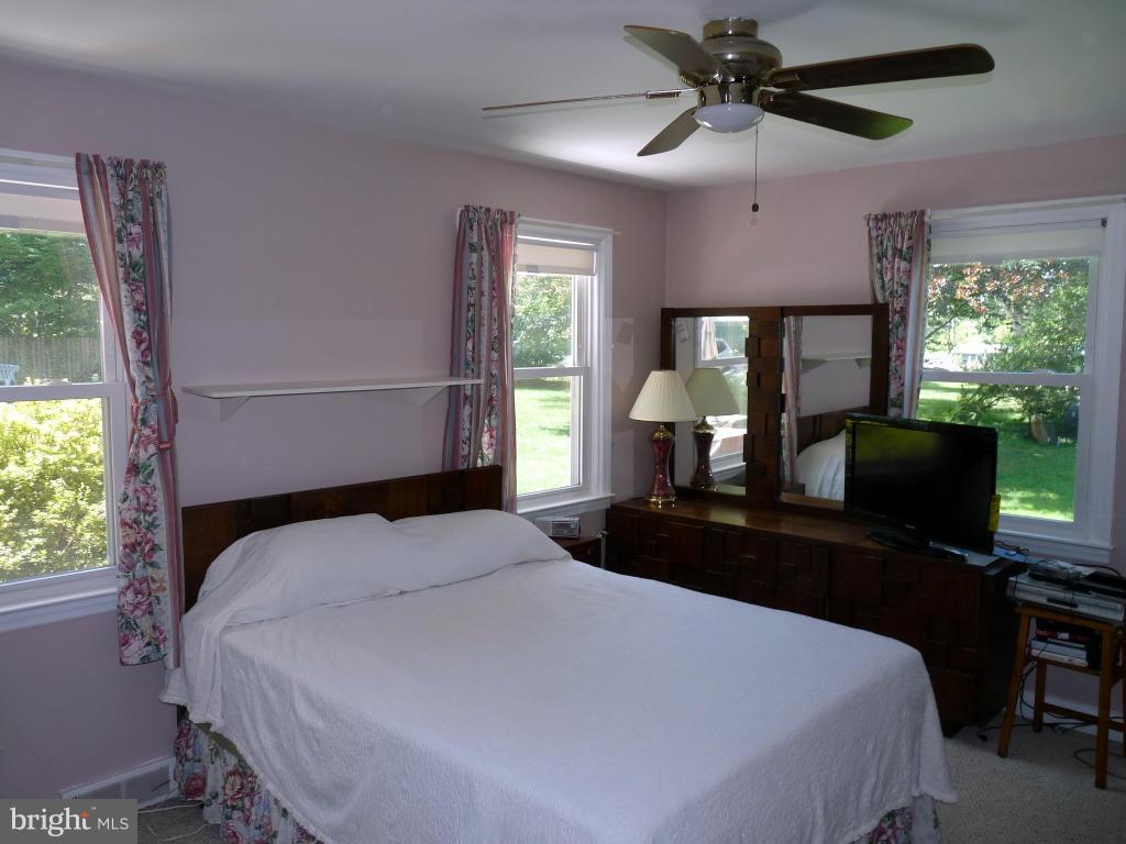527 St Francis Road Baltimore, MD 21286 - Photo 15 of 17 1st Floor Bedroom