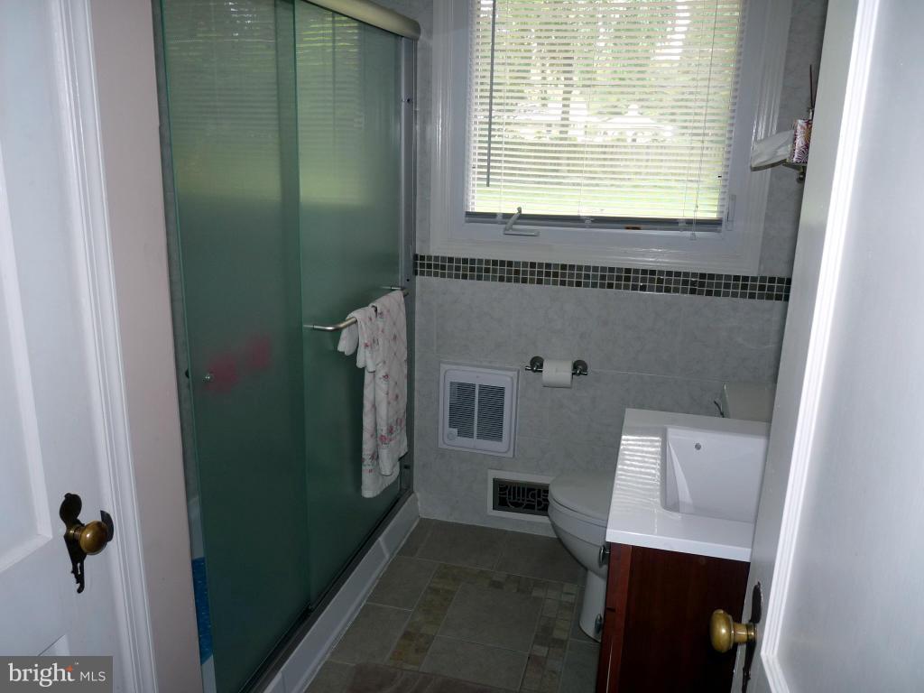 527 St Francis Road Baltimore, MD 21286 - Photo 16 of 17 1st Floor Bath