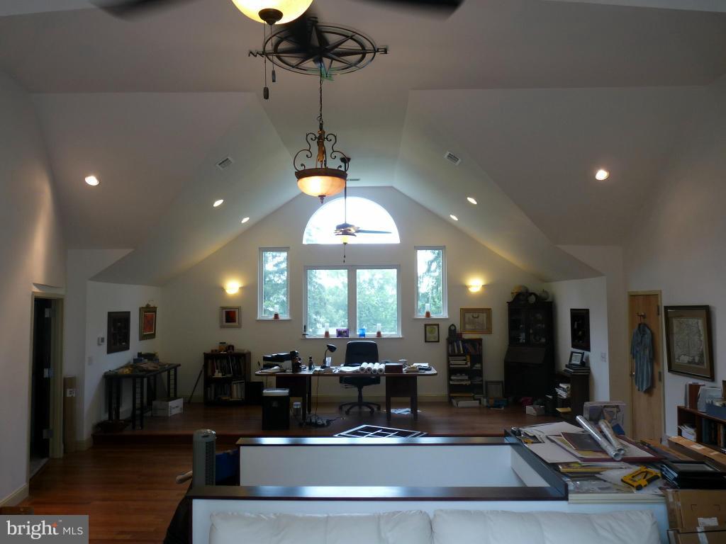 527 St Francis Road Baltimore, MD 21286 - Photo 9 of 17 Office