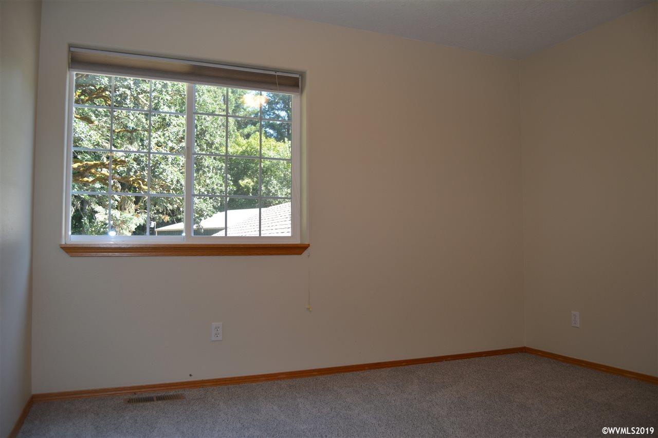 8322 Squirrel Hill Road Southeast Salem, OR 97306 - Photo 18 of 39 Gallery Image 18