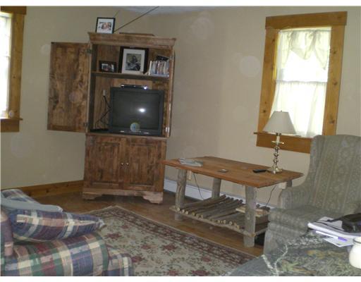 188 Greenfield Road Perryopolis, PA 15473 - Photo 4 of 10 Living Room.