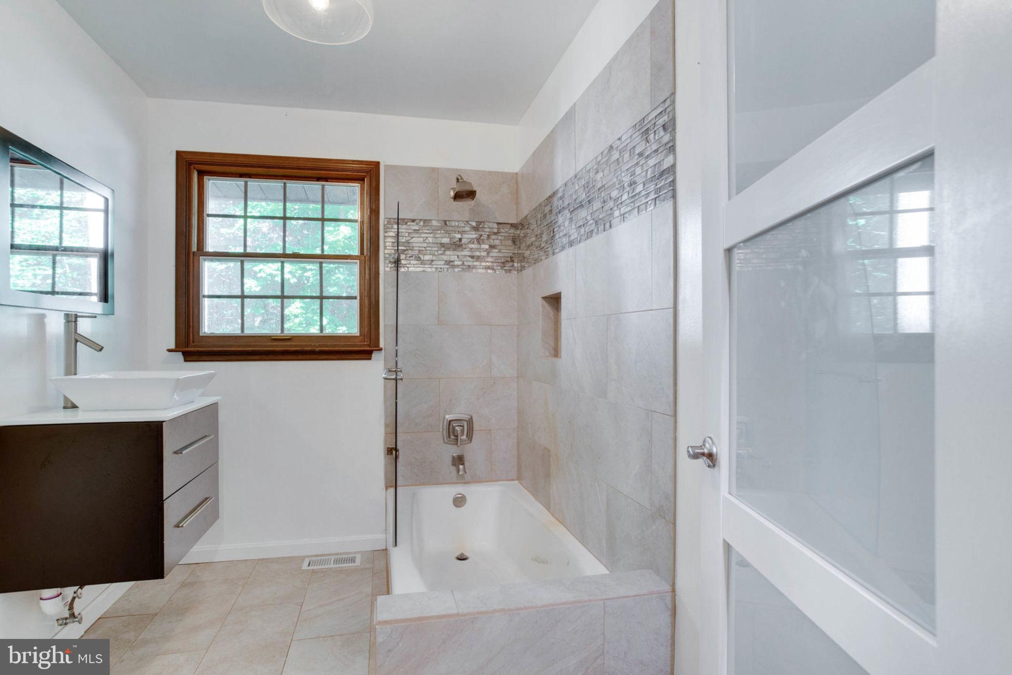 4304 Rousbys Run West River, MD 20778 - Photo 29 of 50 a bathroom with a bathtub and a sink