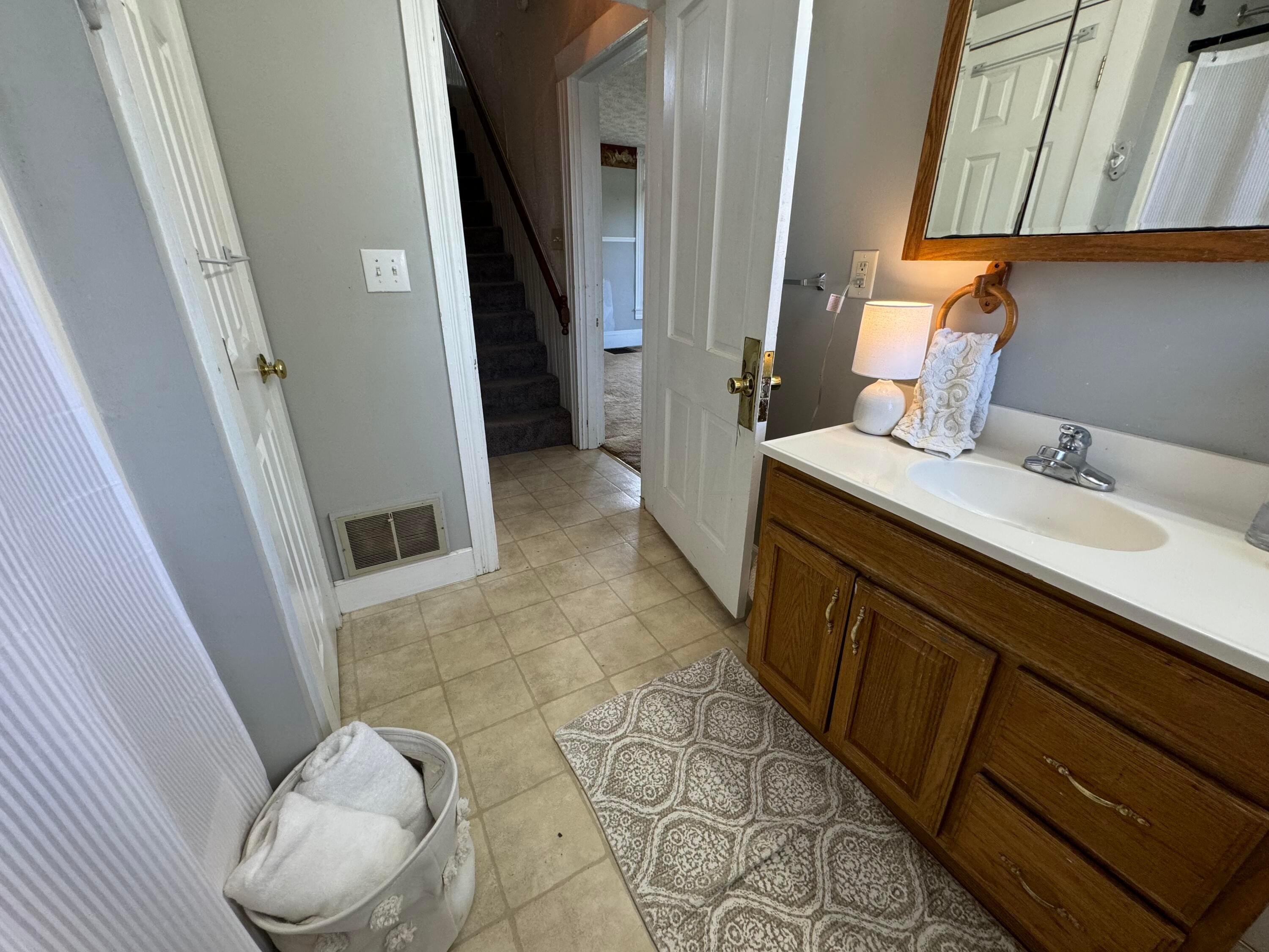 9580 Dozer Road Southwest Stoutsville, OH 43154 - Photo 19 of 44 Bathroom